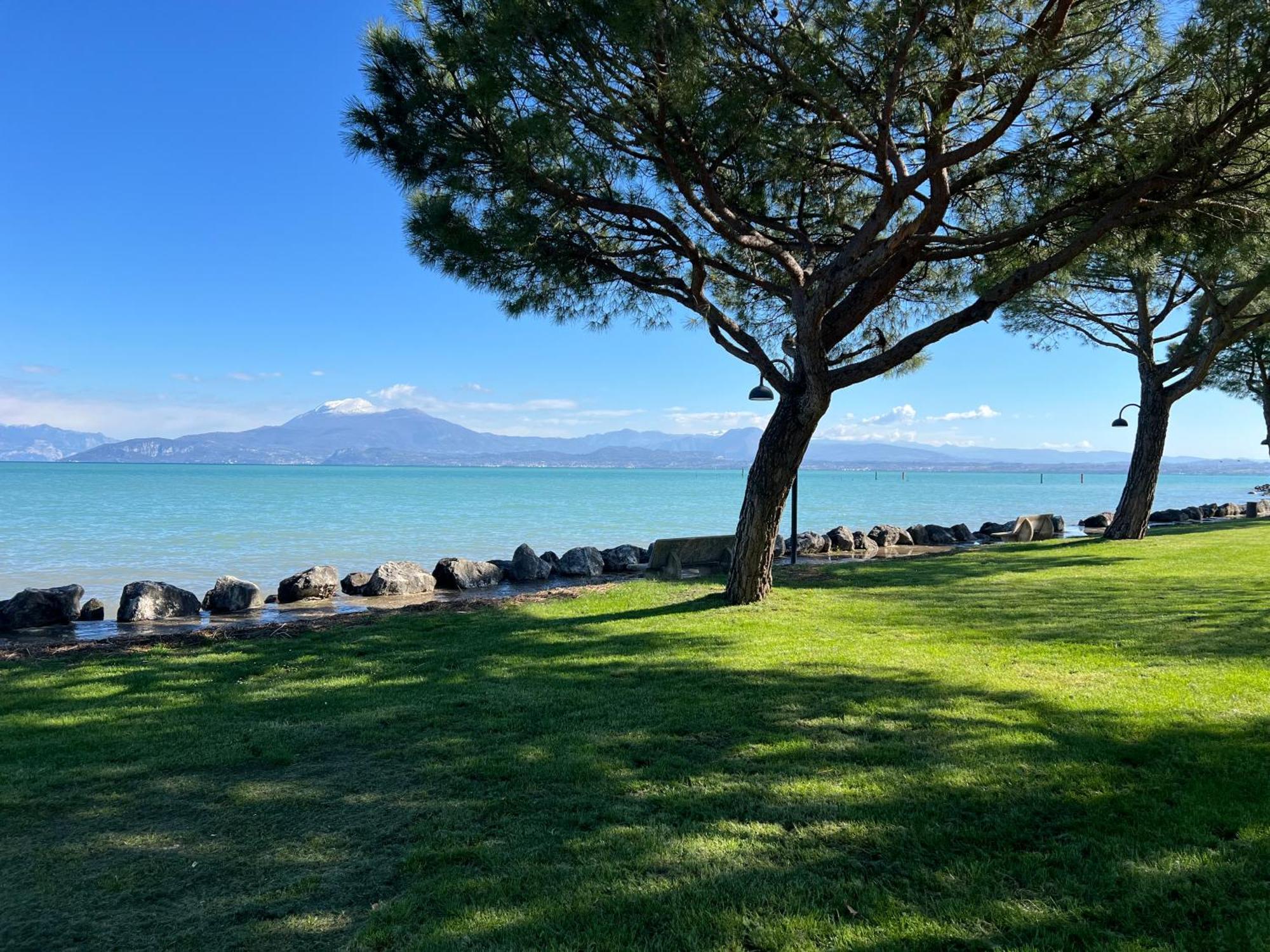 La Vela Lägenhet Sirmione Exteriör bild